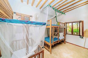 Shanuo Beach Bungalows