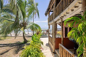 Shanuo Beach Bungalows