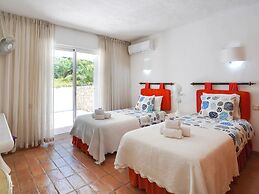 Villa in Albufeira With Private Pool