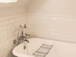 Cottage in Haut-bois With Private Pool