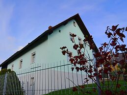 Schones Ferienhaus mit Grossem Garten bei Stadlern