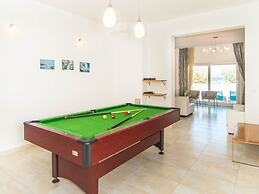 Magnificent Villa in Supetar With Swimming Pool