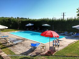 Farmhouse Bliss With Pool, Wine and Tails