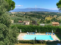 Farmhouse Bliss With Pool, Wine and Tails
