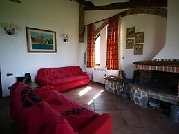 Charming Tuscan Farmhouse
