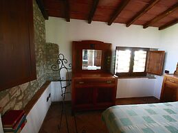Charming Tuscan Farmhouse