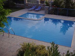Villa in Lefkogia Crete With Swimming Pool
