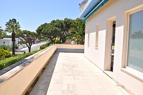 Villa in Vilamoura With Private Pool & BBQ
