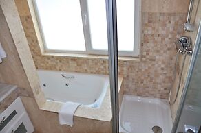 Villa in Vilamoura With Private Pool & BBQ