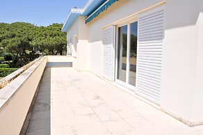 Villa in Vilamoura With Private Pool & BBQ
