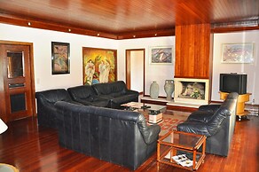 Villa in Vilamoura With Private Pool & BBQ