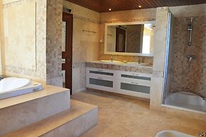 Villa in Vilamoura With Private Pool & BBQ