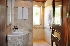 Villa in Vilamoura With Private Pool & BBQ