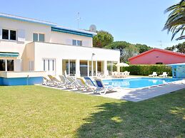 Villa in Vilamoura With Private Pool & BBQ