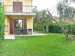 Great and Colourful Apartment Near Bardolino