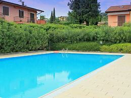 Great and Colourful Apartment Near Bardolino