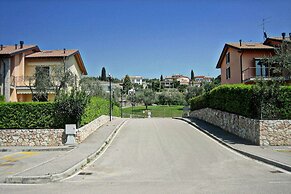 Great and Colourful Apartment Near Bardolino