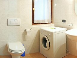 Great and Colourful Apartment Near Bardolino