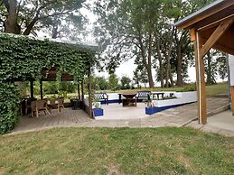 Geraeumige Ferienwohnung in Boddin mit Garten