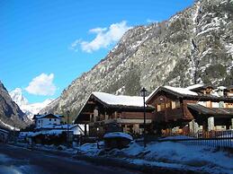 Alpine Bliss: A Cosy Retreat