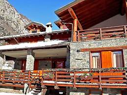 Alpine Bliss: A Cosy Retreat