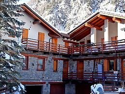 Alpine Bliss: A Cosy Retreat