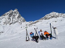 Alpine Bliss: A Cosy Retreat