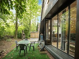 Lanaken Lakeside Cabin Stay