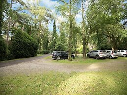 Lanaken Lakeside Cabin Stay