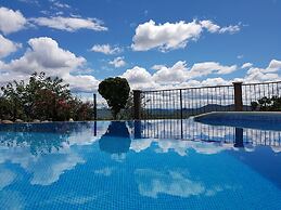 Courry Views: Pool & Nature
