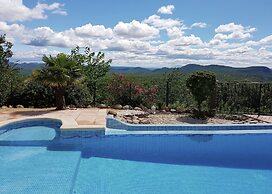 Courry Views: Pool & Nature