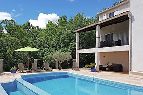 Courry Views: Pool & Nature