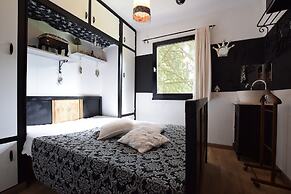 Chalet & Gypsy Caravan in Green & Peaceful Environment near Houffalize