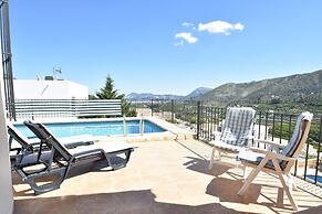 Peaceful Villa With Private Pool