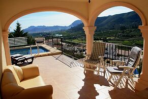 Peaceful Villa With Private Pool