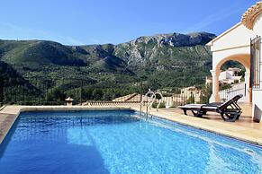 Peaceful Villa With Private Pool