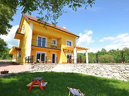 Villa in Tijarica With Private Pool