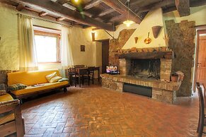 Farmhouse in Proceno With Pool Views