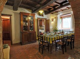 Farmhouse in Proceno With Pool Views