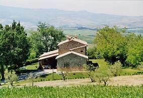 Farmhouse in Proceno With Pool and Hill Views