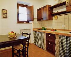Farmhouse in Proceno With Pool and Hill Views