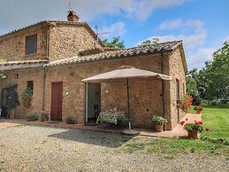 Farmhouse in Proceno With Pool and Hill Views