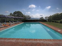Farmhouse in Proceno With Pool and Hill Views