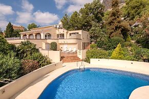 Villa Near Montgo With Pool and Beach
