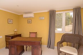 Villa Near Montgo With Pool and Beach