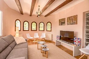 Villa Near Montgo With Pool and Beach