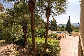 Villa Near Montgo With Pool and Beach