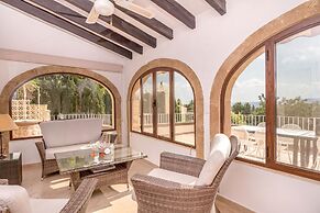 Villa Near Montgo With Pool and Beach