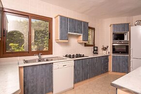 Villa Near Montgo With Pool and Beach