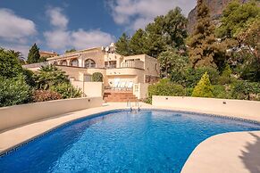 Villa Near Montgo With Pool and Beach